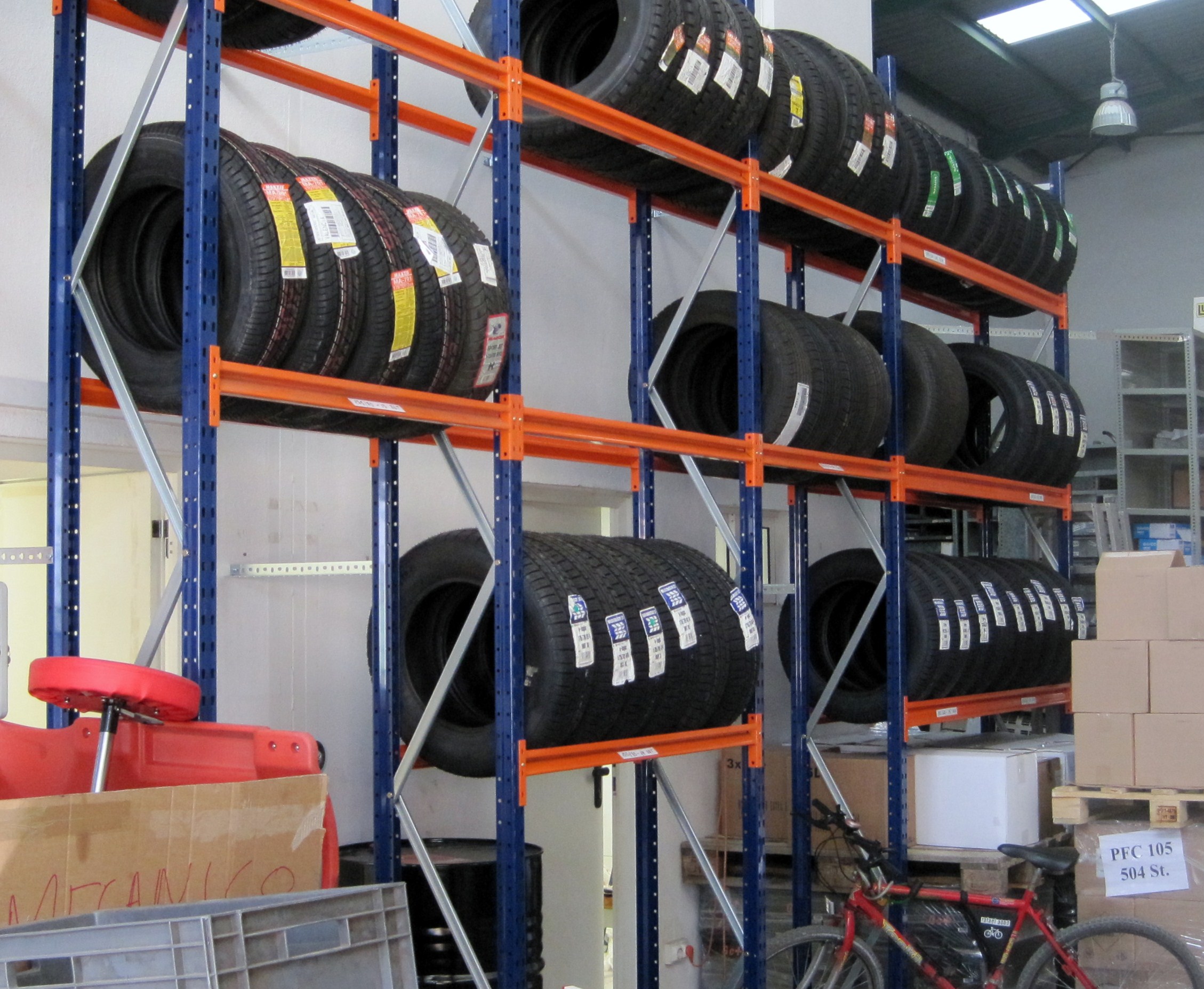 estanteria metalica de media carga para ruedas y palets